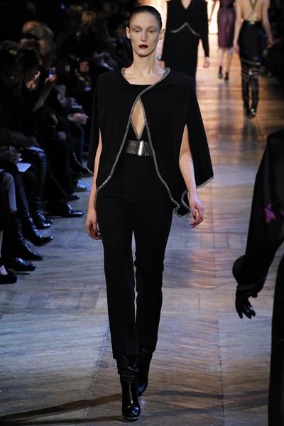 Look 28